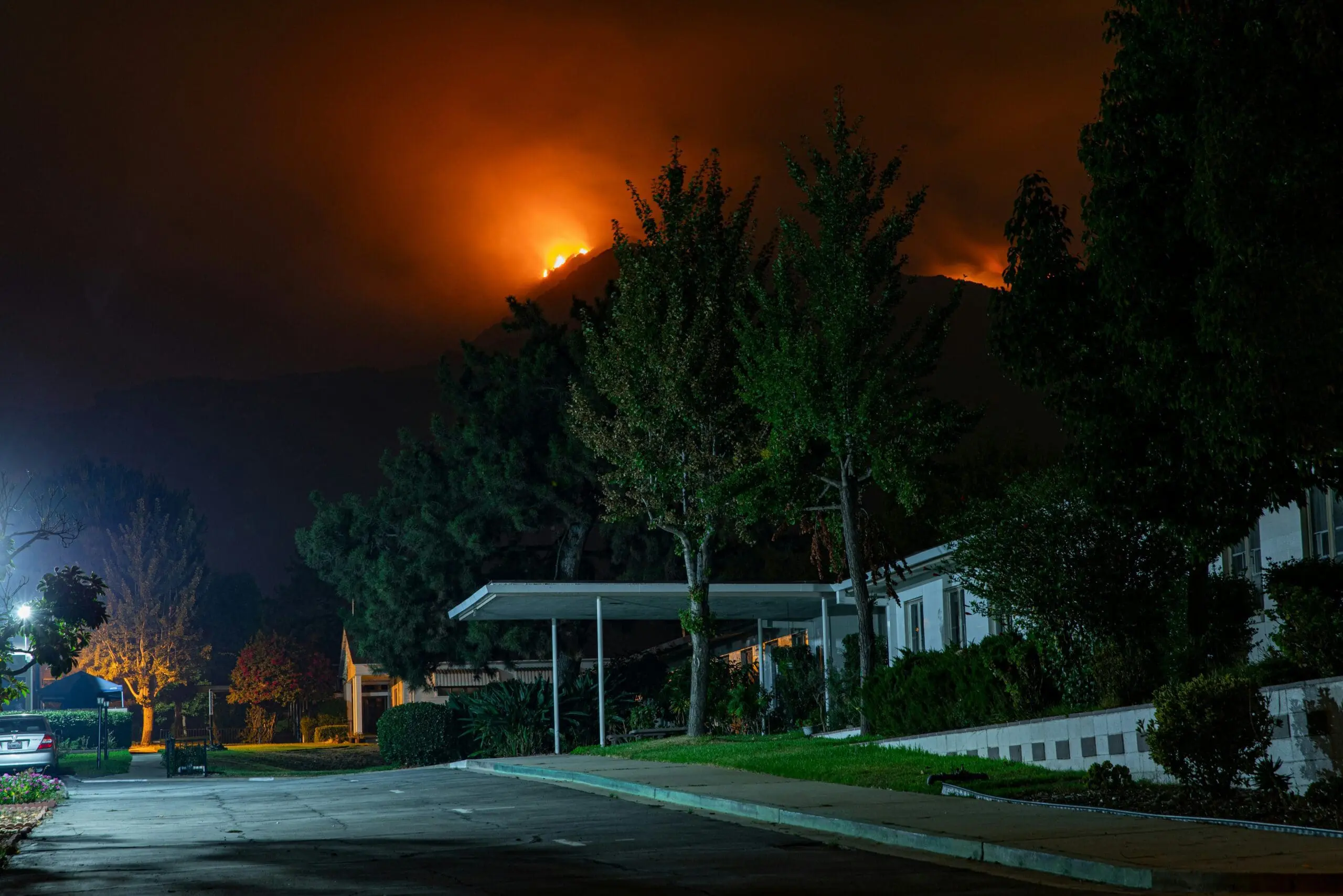 How Fire Vents & Sprinklers Protect Your Home From Wildfires