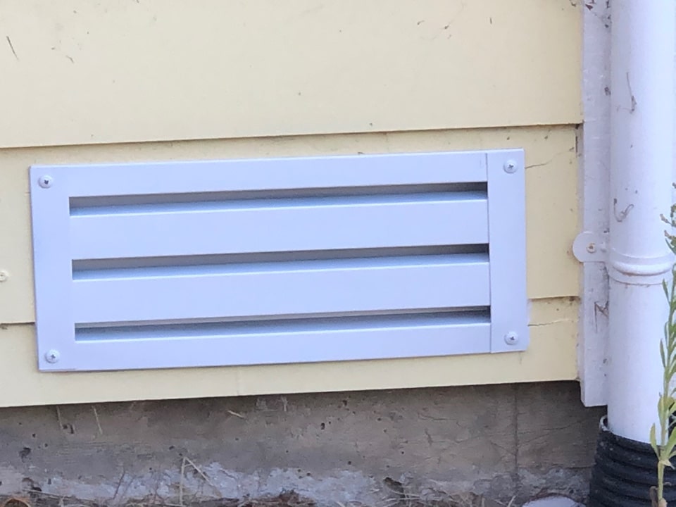 Painted fire-resistant foundation vent